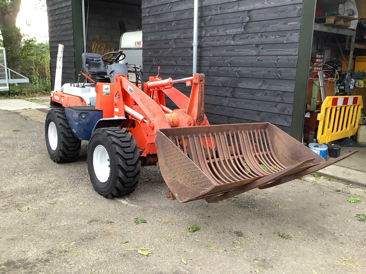 Kubota R420 - Tekerlekli yükleyici: fotoğraf 1 Kubota R420 - Tekerlekli yükleyici: fotoğraf 1