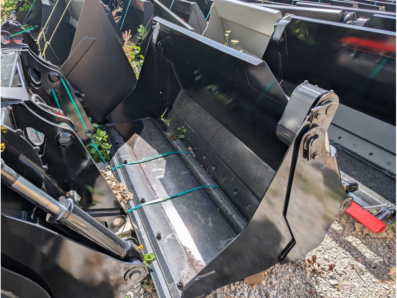 L&K - GS V80 - 2023 - UNI BUCKET WITH U-BLADE - AS - 1850 MM - 0.7 CBM - Tekerlekli yükleyici: fotoğraf 3 L&K - GS V80 - 2023 - UNI BUCKET WITH U-BLADE - AS - 1850 MM - 0.7 CBM - Tekerlekli yükleyici: fotoğraf 3