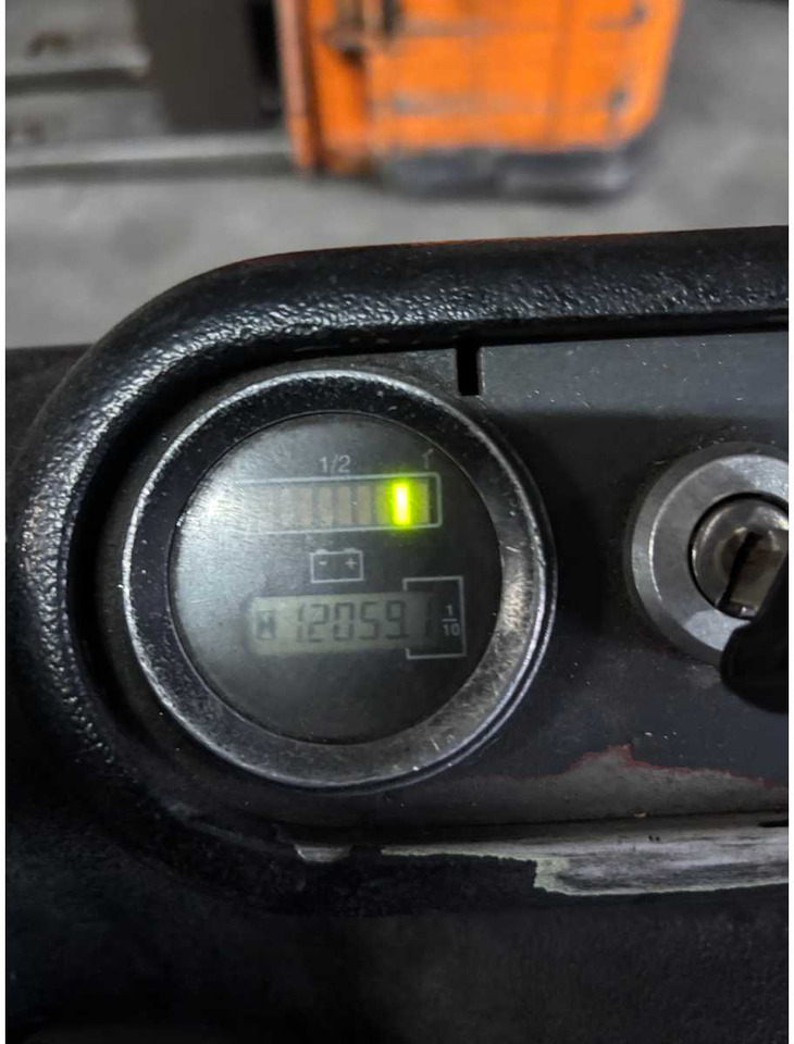 LINDE - L 16 - REACH FORKLIFT - 1999 - Forklift: fotoğraf 4 LINDE - L 16 - REACH FORKLIFT - 1999 - Forklift: fotoğraf 4