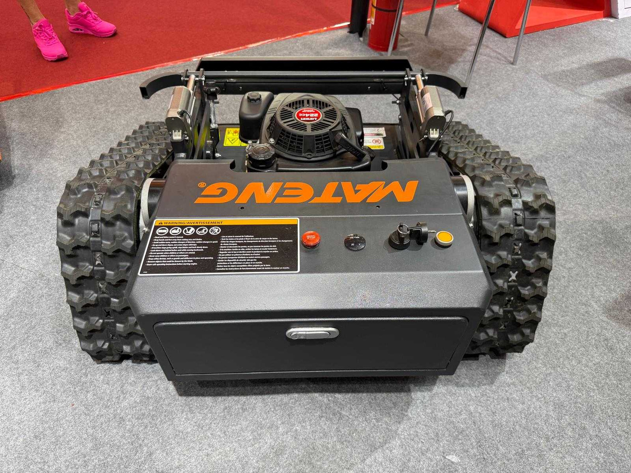 Mateng grasmaaier op rupsen - Sap parçalama makinesi: fotoğraf 3 Mateng grasmaaier op rupsen - Sap parçalama makinesi: fotoğraf 3