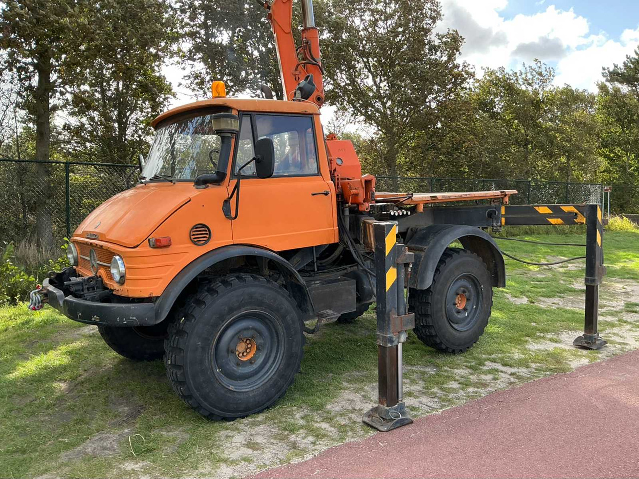 Mercedes-benz Unimog 406 - Traktör römorku: fotoğraf 5 Mercedes-benz Unimog 406 - Traktör römorku: fotoğraf 5