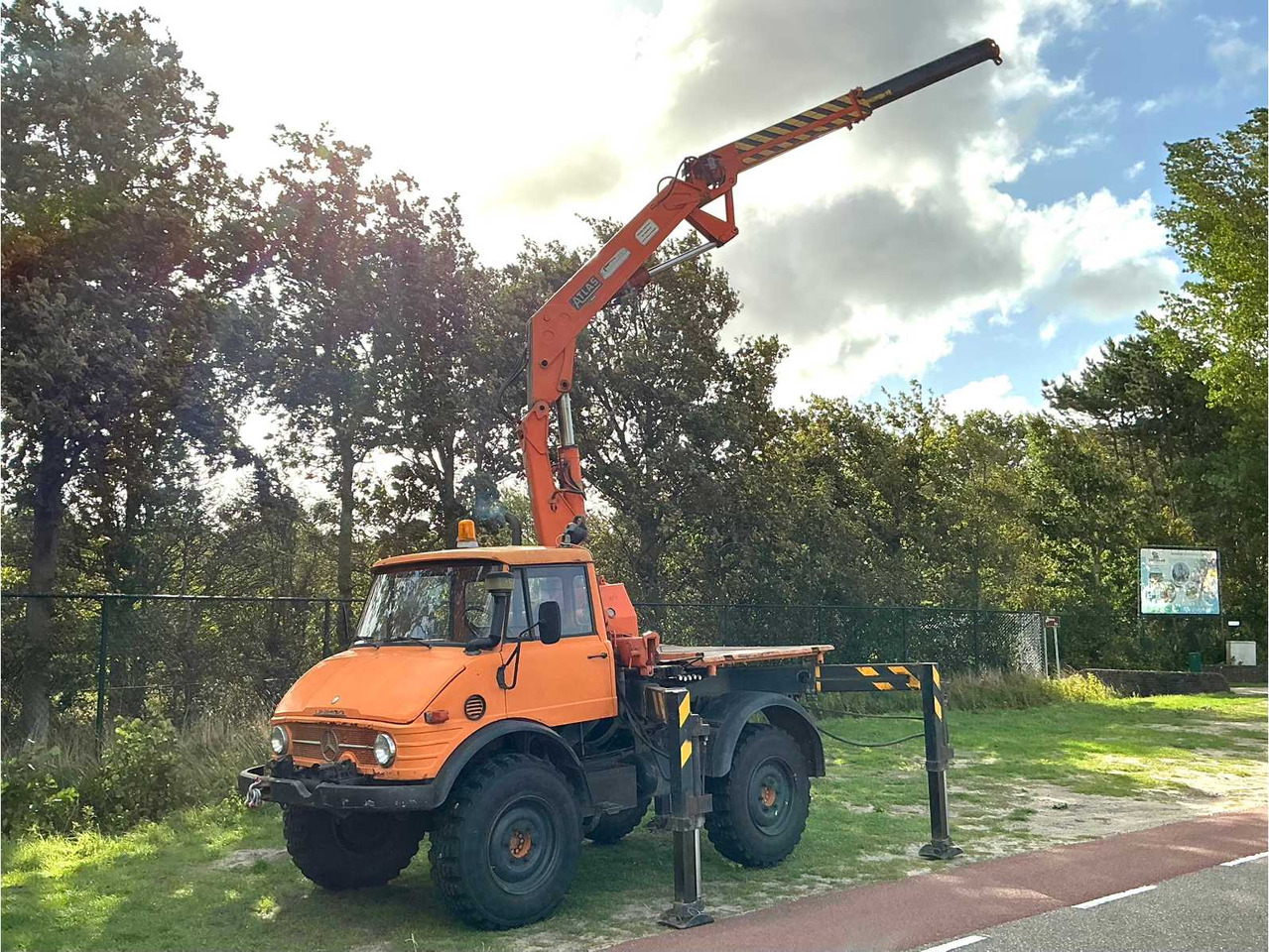 Mercedes-benz Unimog 406 - Traktör römorku: fotoğraf 2 Mercedes-benz Unimog 406 - Traktör römorku: fotoğraf 2
