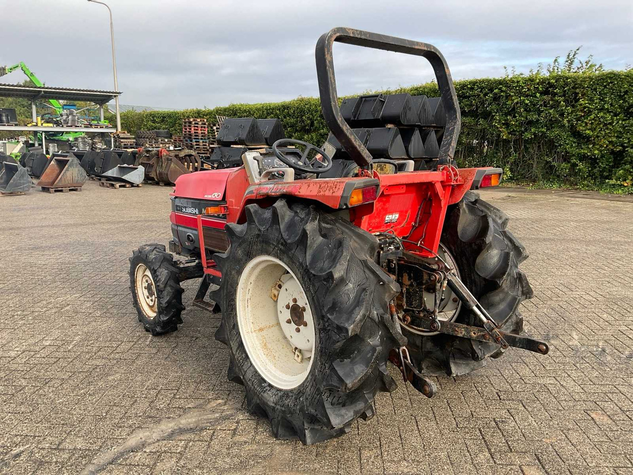 Mitsubishi MT331 - Küçük traktör: fotoğraf 2 Mitsubishi MT331 - Küçük traktör: fotoğraf 2