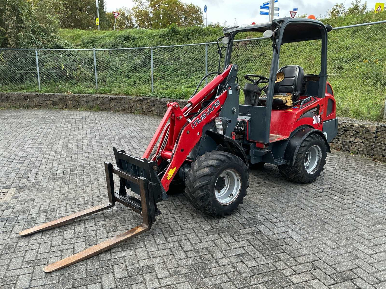 Mustang AL300 - Tekerlekli yükleyici: fotoğraf 1 Mustang AL300 - Tekerlekli yükleyici: fotoğraf 1