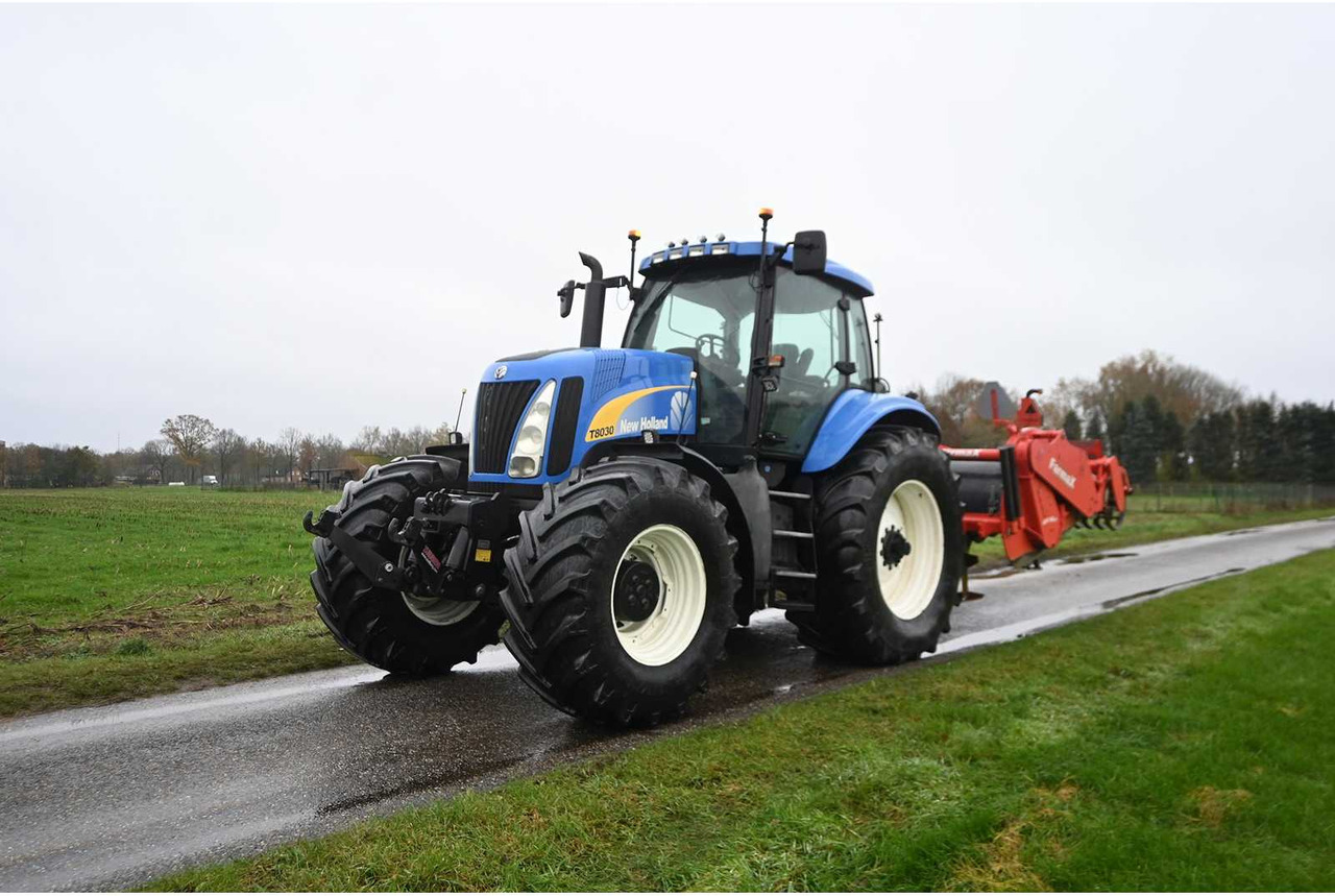 NEW HOLLAND - 2003 - TG230 - ALL-WHEEL DRIVE FARM TRACTOR - Traktör: fotoğraf 3 NEW HOLLAND - 2003 - TG230 - ALL-WHEEL DRIVE FARM TRACTOR - Traktör: fotoğraf 3
