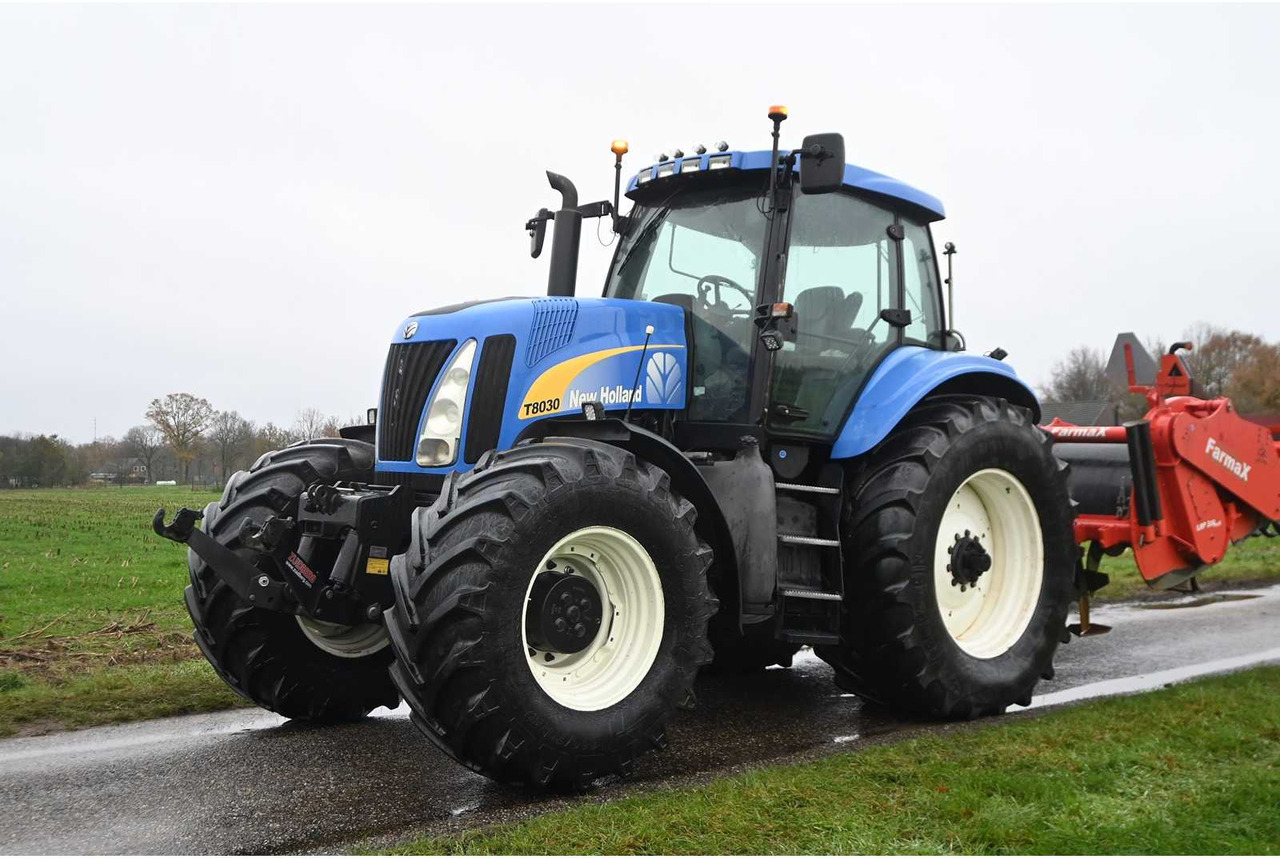 NEW HOLLAND - 2003 - TG230 - ALL-WHEEL DRIVE FARM TRACTOR - Traktör: fotoğraf 4 NEW HOLLAND - 2003 - TG230 - ALL-WHEEL DRIVE FARM TRACTOR - Traktör: fotoğraf 4