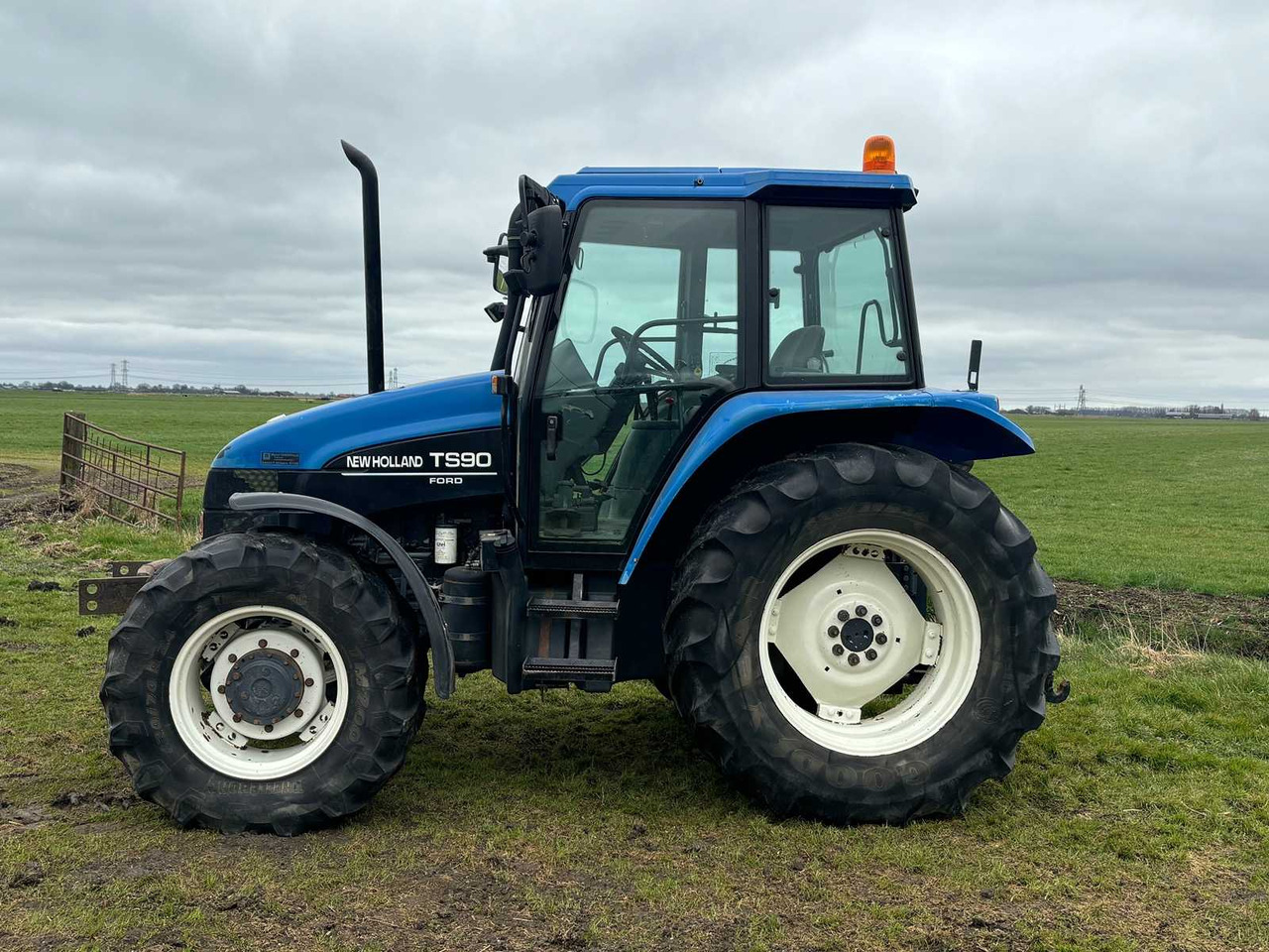 New Holland ts90 - Traktör: fotoğraf 2 New Holland ts90 - Traktör: fotoğraf 2