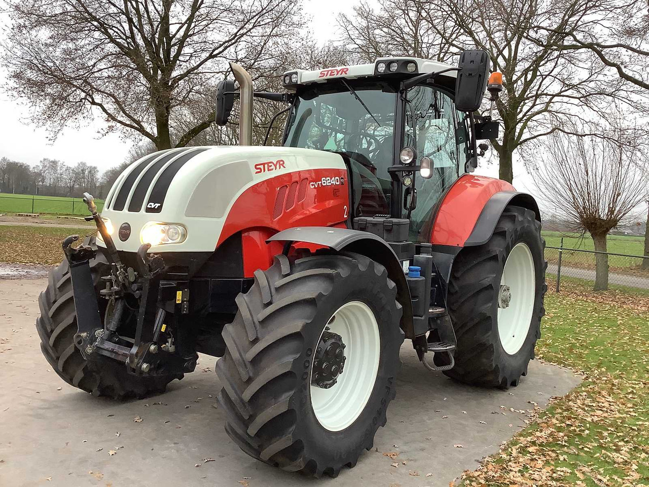 STEYR - 2016 - CVT 6240 - ALL-WHEEL DRIVE FARM TRACTOR - Traktör: fotoğraf 1 STEYR - 2016 - CVT 6240 - ALL-WHEEL DRIVE FARM TRACTOR - Traktör: fotoğraf 1