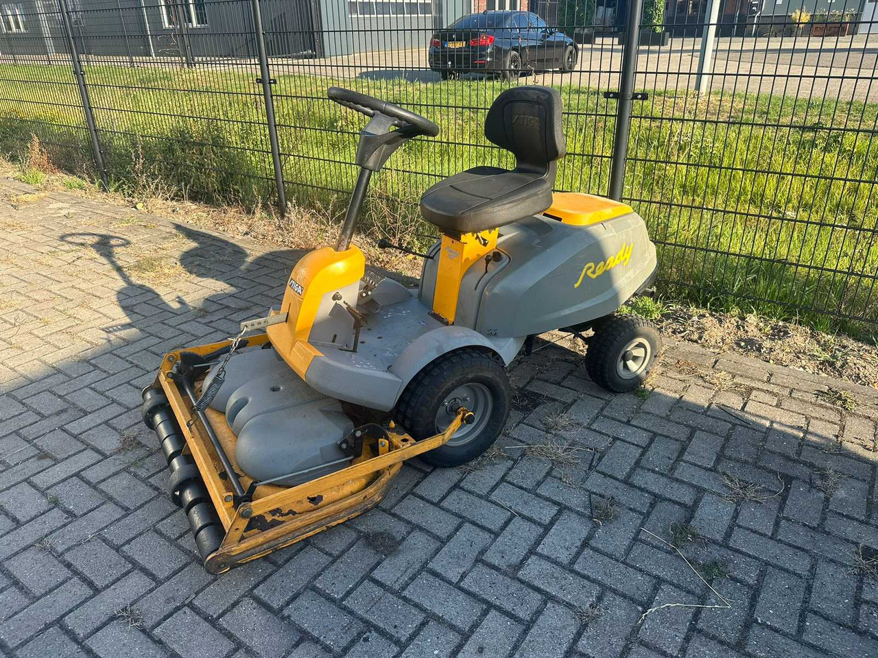 Stiga Ready - Çim biçme makinesi: fotoğraf 1 Stiga Ready - Çim biçme makinesi: fotoğraf 1