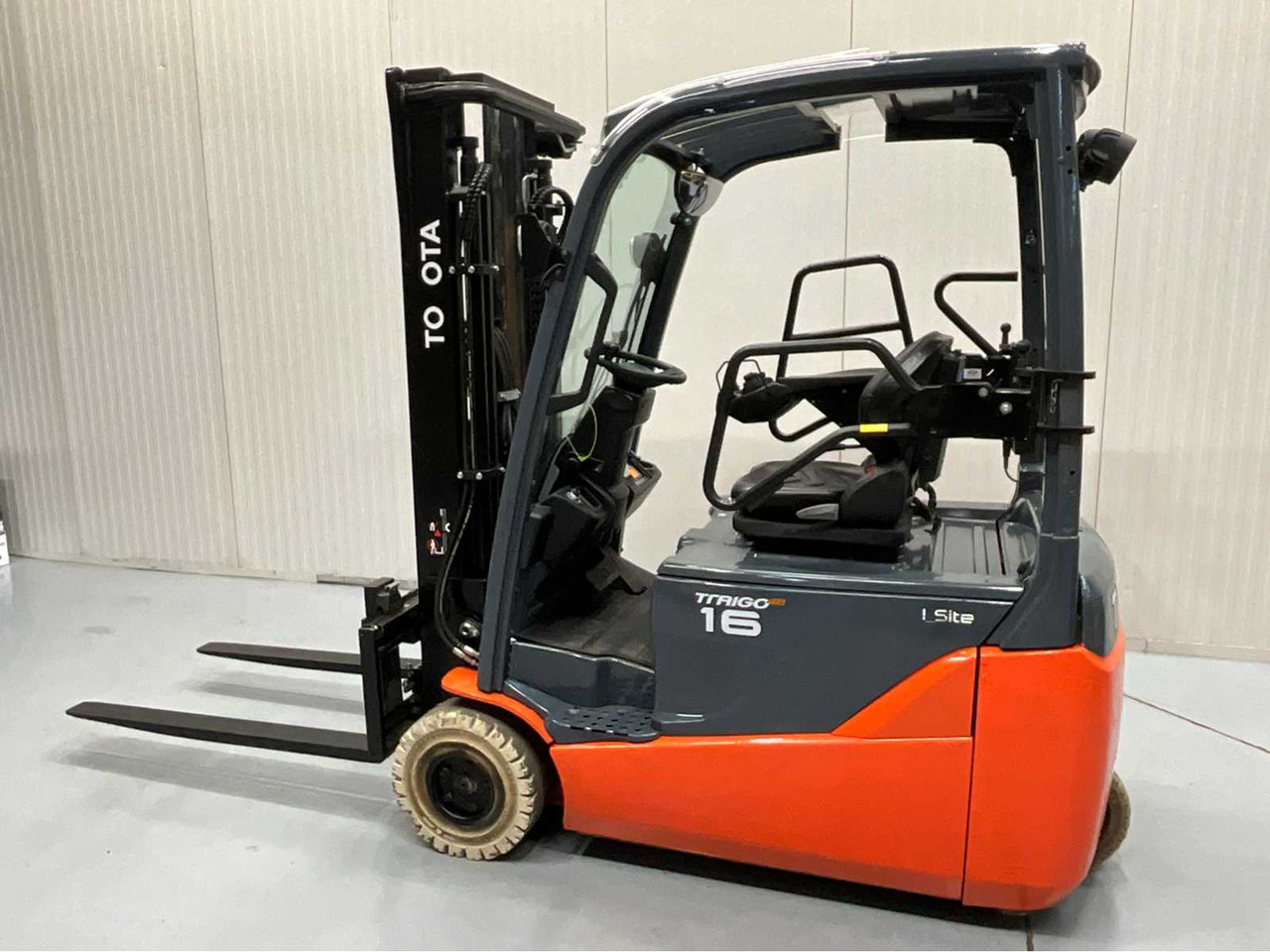 TOYOTA - 2018 - 8FBE16T - FORKLIFT, FREELIFT - SIDE-SHIFT - PLASTIC ROOF - 4TH FUNCTION - Forklift: fotoğraf 4 TOYOTA - 2018 - 8FBE16T - FORKLIFT, FREELIFT - SIDE-SHIFT - PLASTIC ROOF - 4TH FUNCTION - Forklift: fotoğraf 4