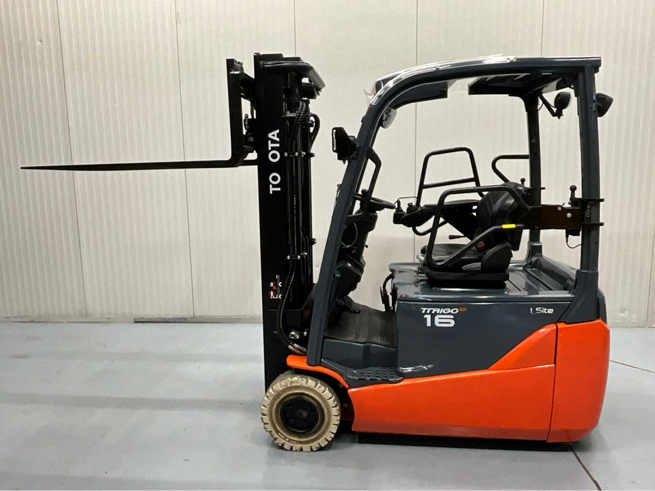 TOYOTA - 2018 - 8FBE16T - FORKLIFT, FREELIFT - SIDE-SHIFT - PLASTIC ROOF - 4TH FUNCTION - Forklift: fotoğraf 2 TOYOTA - 2018 - 8FBE16T - FORKLIFT, FREELIFT - SIDE-SHIFT - PLASTIC ROOF - 4TH FUNCTION - Forklift: fotoğraf 2