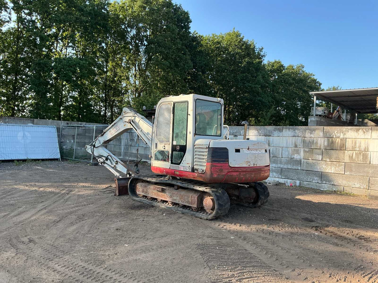 Takeuchi TB175 - Paletli ekskavatör: fotoğraf 3 Takeuchi TB175 - Paletli ekskavatör: fotoğraf 3