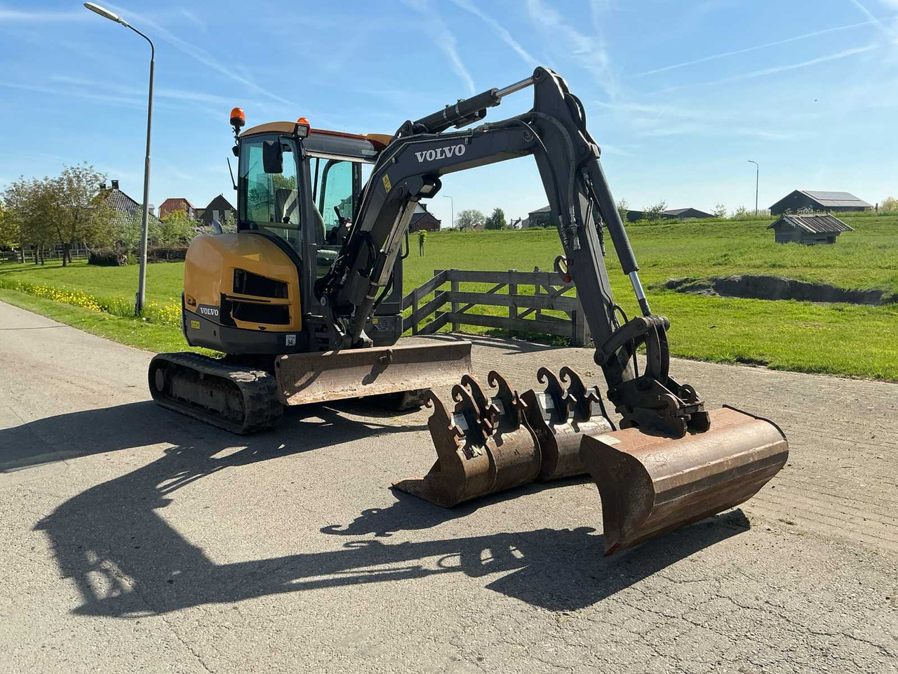 Volvo ECR35D - Paletli ekskavatör: fotoğraf 3 Volvo ECR35D - Paletli ekskavatör: fotoğraf 3