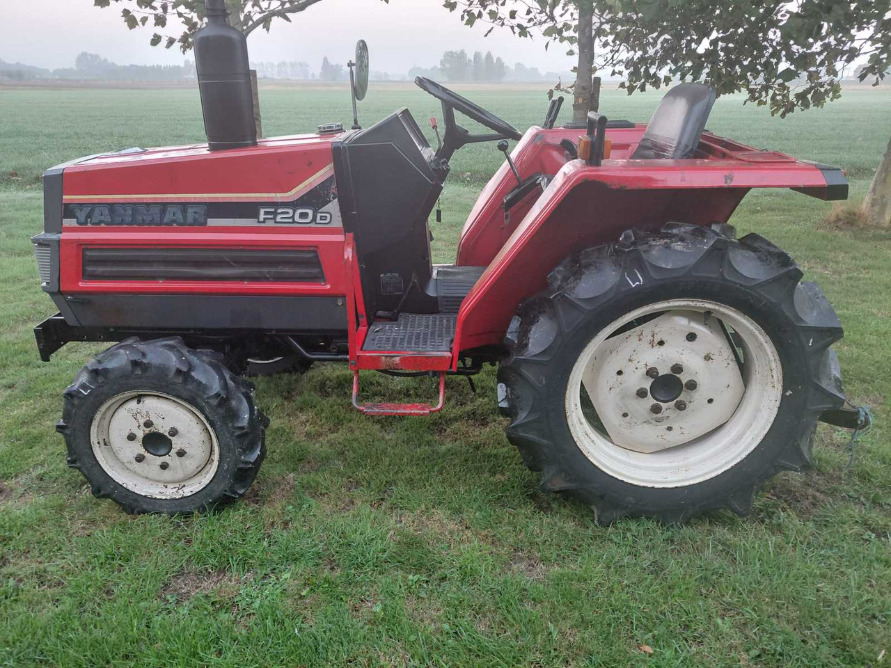Yanmar F20 - Küçük traktör: fotoğraf 5 Yanmar F20 - Küçük traktör: fotoğraf 5