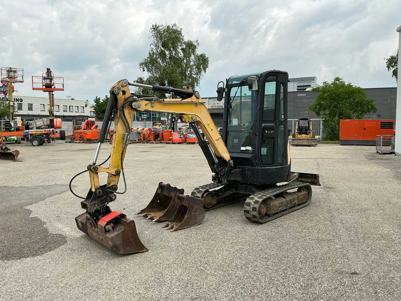 Yanmar VIO25-4 - Paletli ekskavatör: fotoğraf 2 Yanmar VIO25-4 - Paletli ekskavatör: fotoğraf 2
