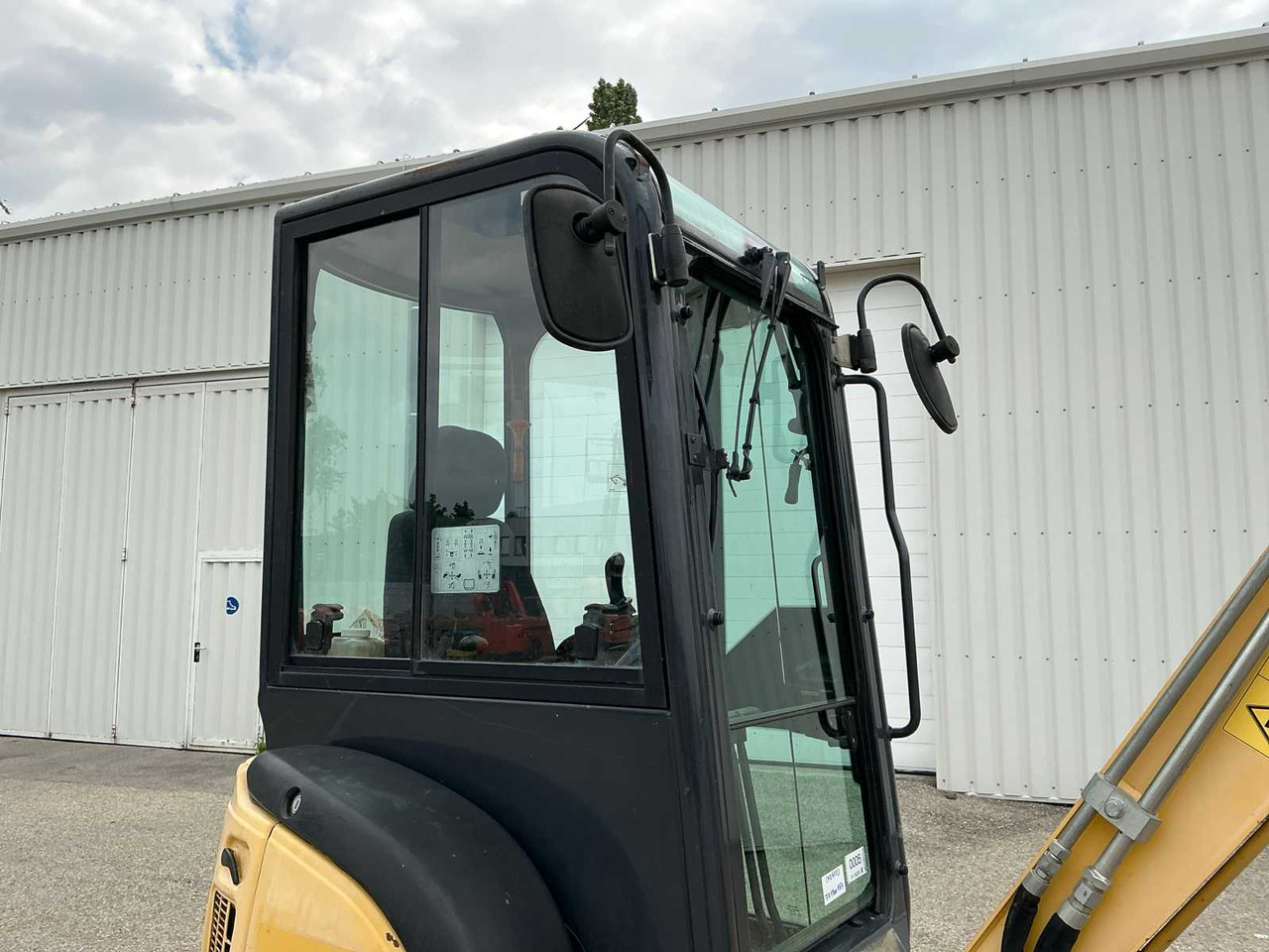 Paletli ekskavatör Yanmar VIO25-4: fotoğraf 10