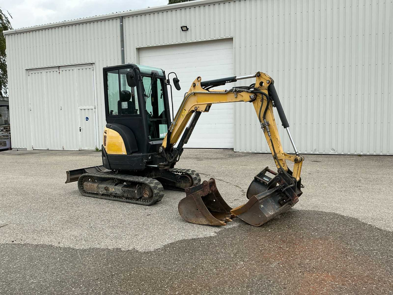 Yanmar VIO25-4 - Paletli ekskavatör: fotoğraf 1 Yanmar VIO25-4 - Paletli ekskavatör: fotoğraf 1