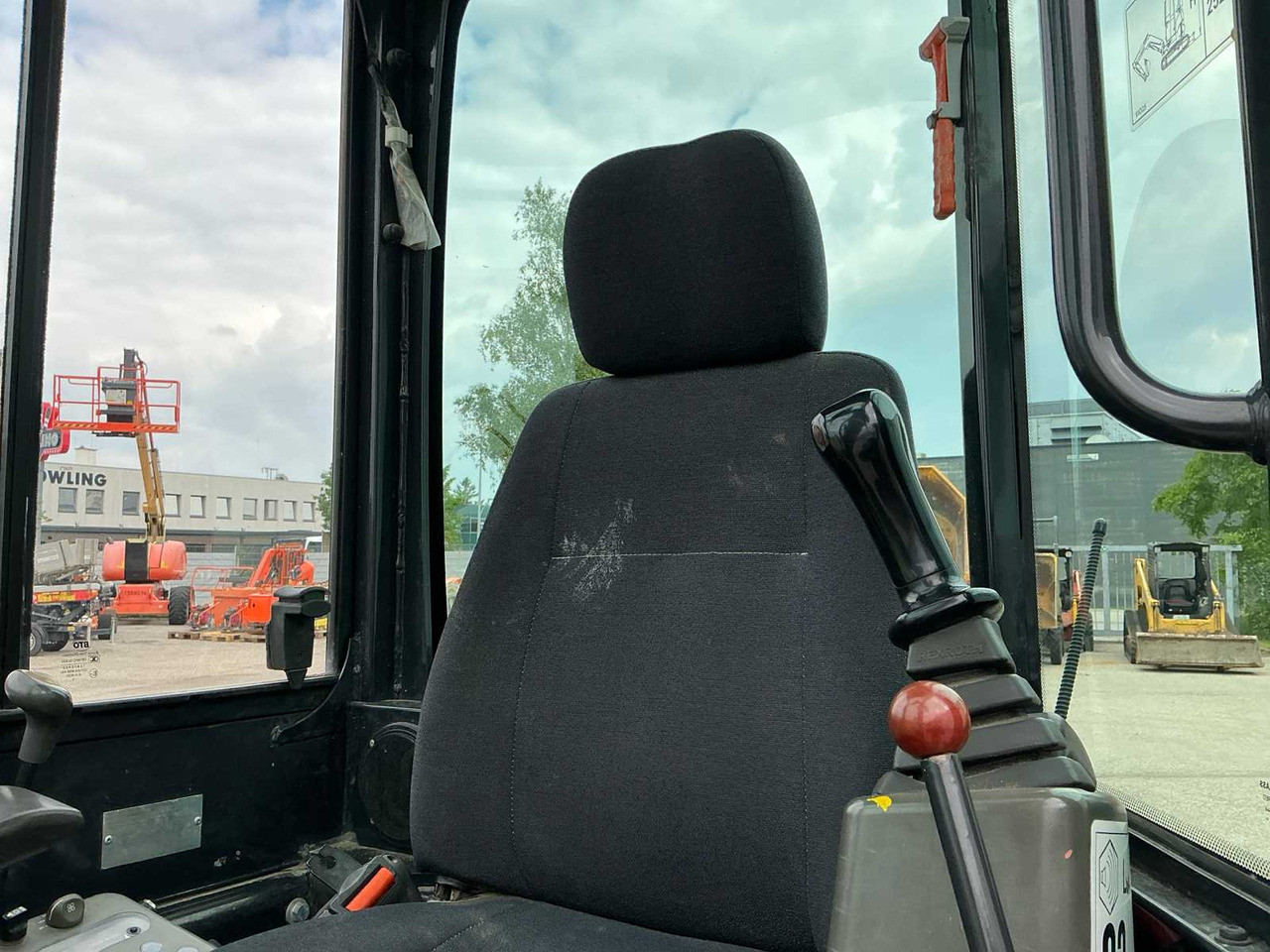 Paletli ekskavatör Yanmar VIO25-4: fotoğraf 26