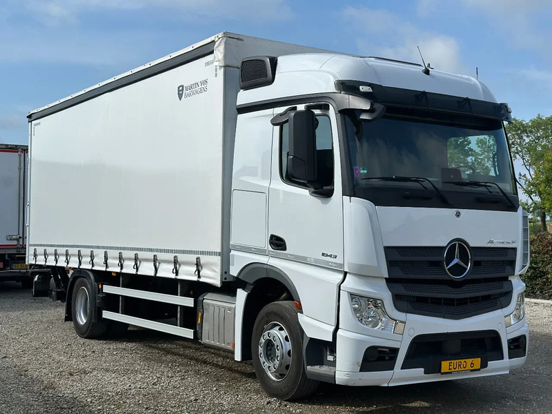 Mercedes-Benz Actros 1843 ACTROS 1843L 2022. 183432km Schuifzeil met Laadklep 2000kg - Tenteli kamyon: fotoğraf 2 Mercedes-Benz Actros 1843 ACTROS 1843L 2022. 183432km Schuifzeil met Laadklep 2000kg - Tenteli kamyon: fotoğraf 2