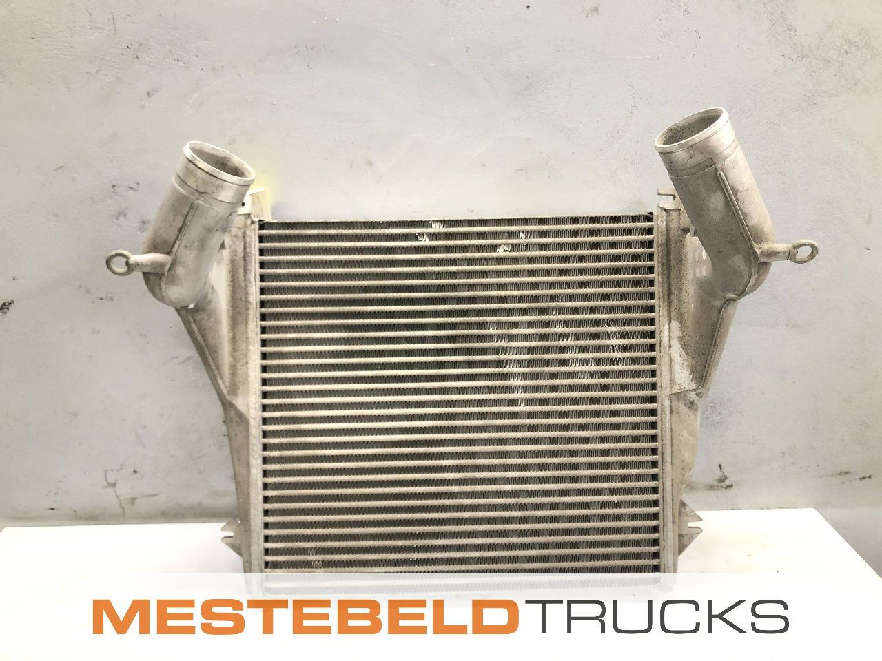 DAF Intercooler 75CF - Soğutma sistemi - Kamyon: fotoğraf 1 DAF Intercooler 75CF - Soğutma sistemi - Kamyon: fotoğraf 1