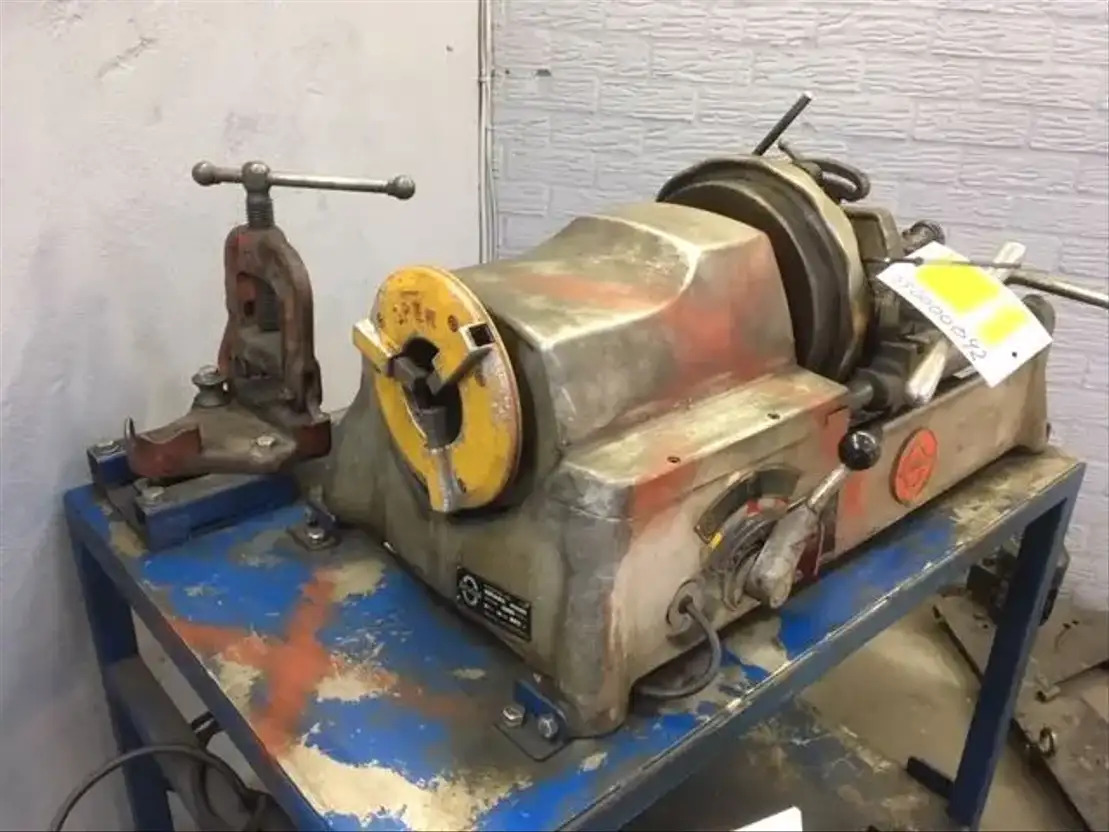 Diversen Draadsnijmachine Brutol type 713 - Makine: fotoğraf 3 Diversen Draadsnijmachine Brutol type 713 - Makine: fotoğraf 3