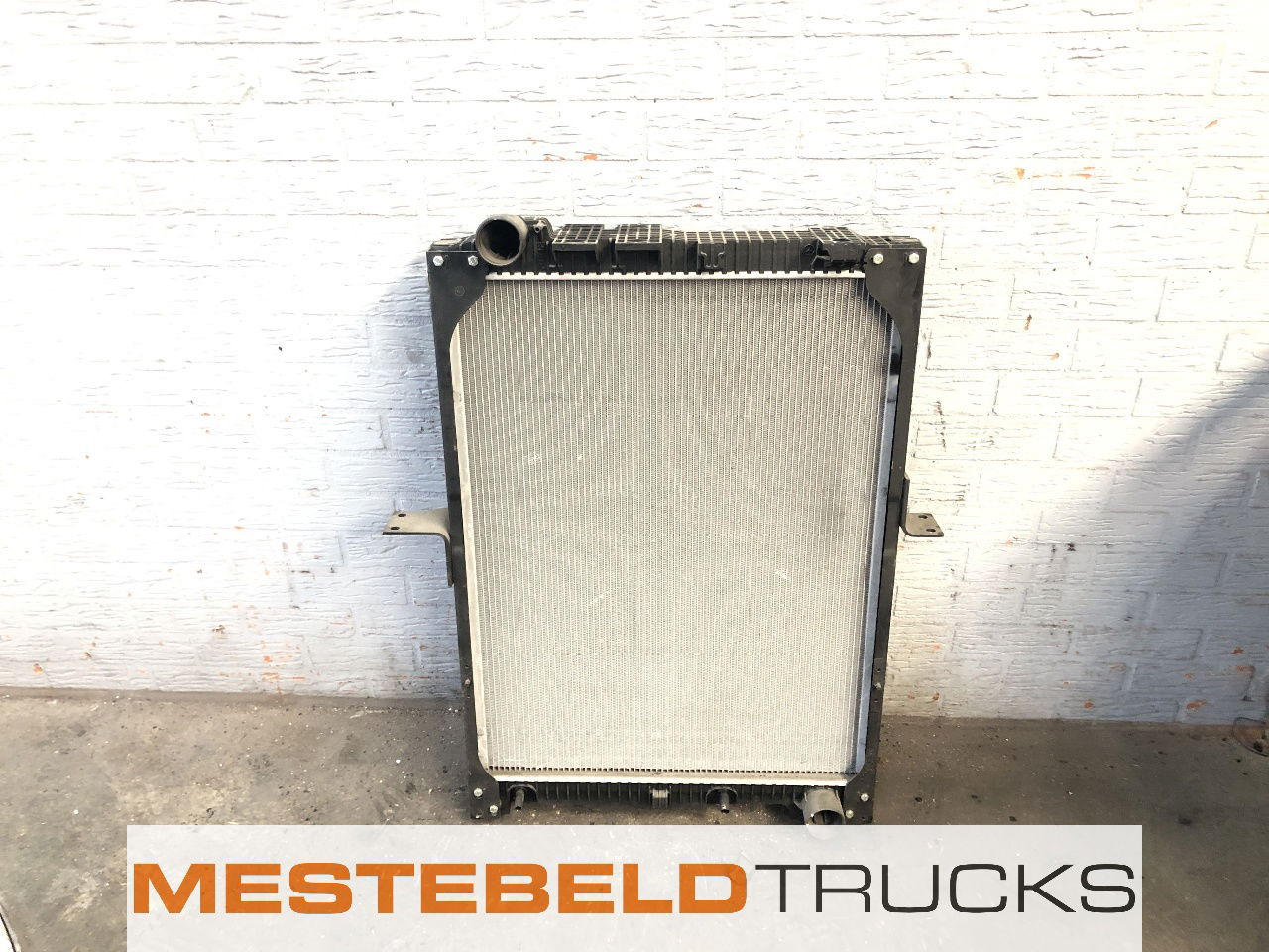 Mercedes-Benz Radiateur - Soğutma sistemi - Kamyon: fotoğraf 2 Mercedes-Benz Radiateur - Soğutma sistemi - Kamyon: fotoğraf 2