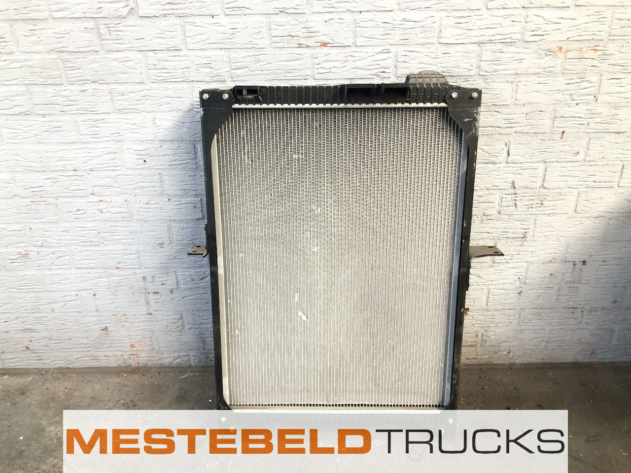 Mercedes-Benz Radiateur - Soğutma sistemi - Kamyon: fotoğraf 1 Mercedes-Benz Radiateur - Soğutma sistemi - Kamyon: fotoğraf 1