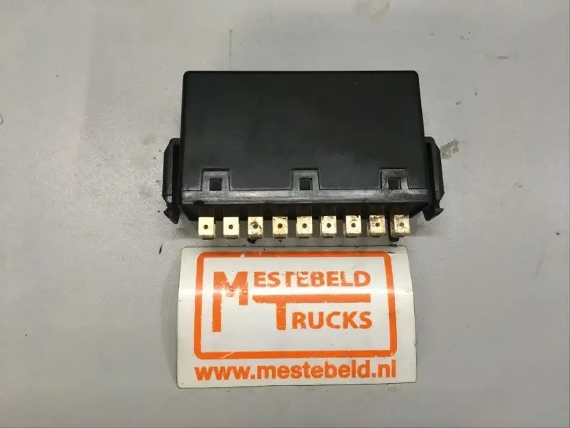 Mercedes-Benz Richtingaanwijzer relais - Elektrik sistemi - Kamyon: fotoğraf 1 Mercedes-Benz Richtingaanwijzer relais - Elektrik sistemi - Kamyon: fotoğraf 1