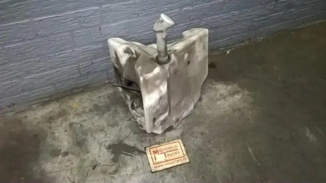 Mercedes-Benz Ruitenwisservloeistofreservoir - Kabin ve iç mekan - Kamyon: fotoğraf 1 Mercedes-Benz Ruitenwisservloeistofreservoir - Kabin ve iç mekan - Kamyon: fotoğraf 1