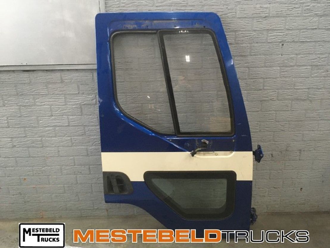 Renault D eur rechts - Kabin ve iç mekan - Kamyon: fotoğraf 1 Renault D eur rechts - Kabin ve iç mekan - Kamyon: fotoğraf 1
