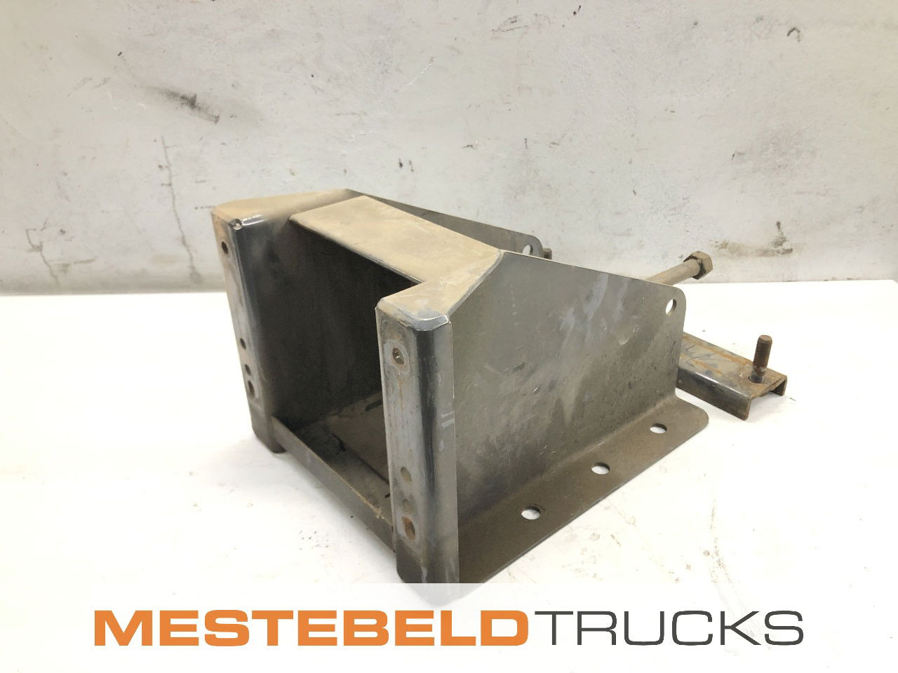 Volvo Reservewiel houder FL - Çerçeve/ Şasi - Kamyon: fotoğraf 1 Volvo Reservewiel houder FL - Çerçeve/ Şasi - Kamyon: fotoğraf 1