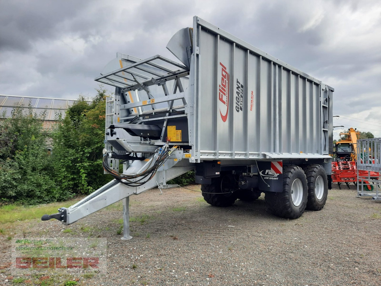 Fliegl ASW 271 C FOX "Franken-Renner" 40m³ - Silaj römorku: fotoğraf 1 Fliegl ASW 271 C FOX "Franken-Renner" 40m³ - Silaj römorku: fotoğraf 1