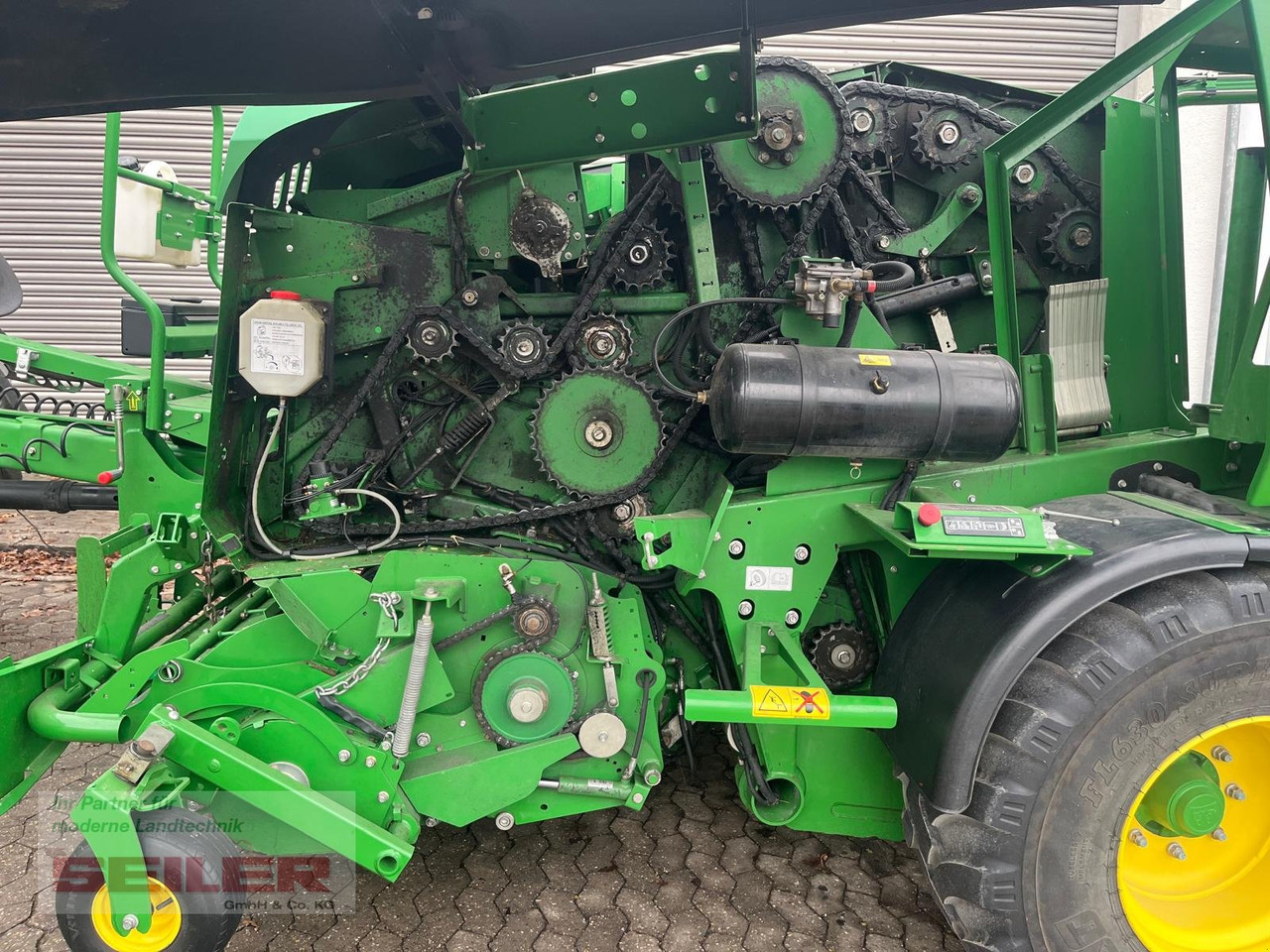 John Deere C441 R - Silindirik balya makinesi: fotoğraf 4 John Deere C441 R - Silindirik balya makinesi: fotoğraf 4