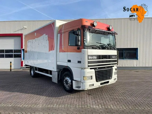DAF XF 95.380 Euro 2 Manual-Gear - Kapalı kasa kamyon: fotoğraf 1 DAF XF 95.380 Euro 2 Manual-Gear - Kapalı kasa kamyon: fotoğraf 1