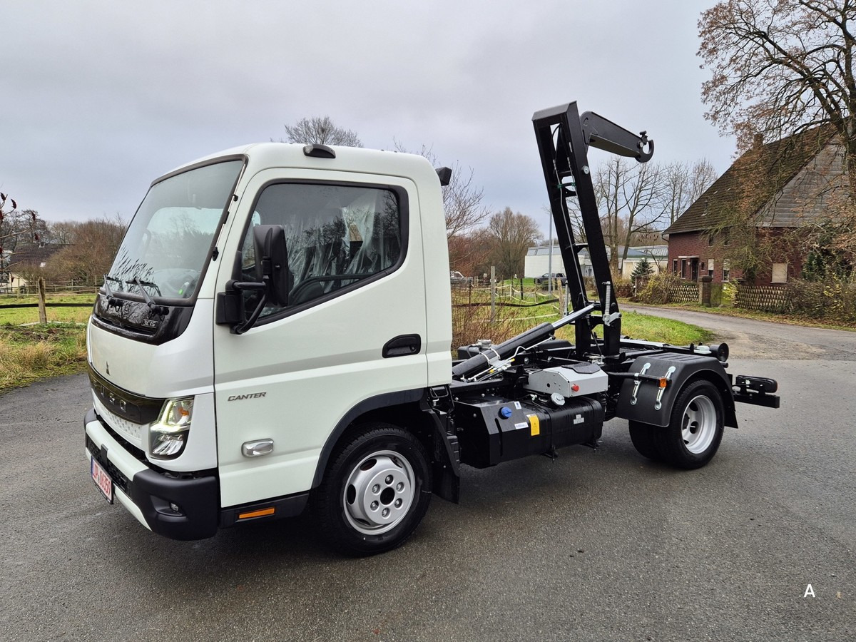 FUSO 3C15 Duonic Aut.City Abrollkipper AHK 3.5T - Kancalı yükleyici kamyon: fotoğraf 1 FUSO 3C15 Duonic Aut.City Abrollkipper AHK 3.5T - Kancalı yükleyici kamyon: fotoğraf 1