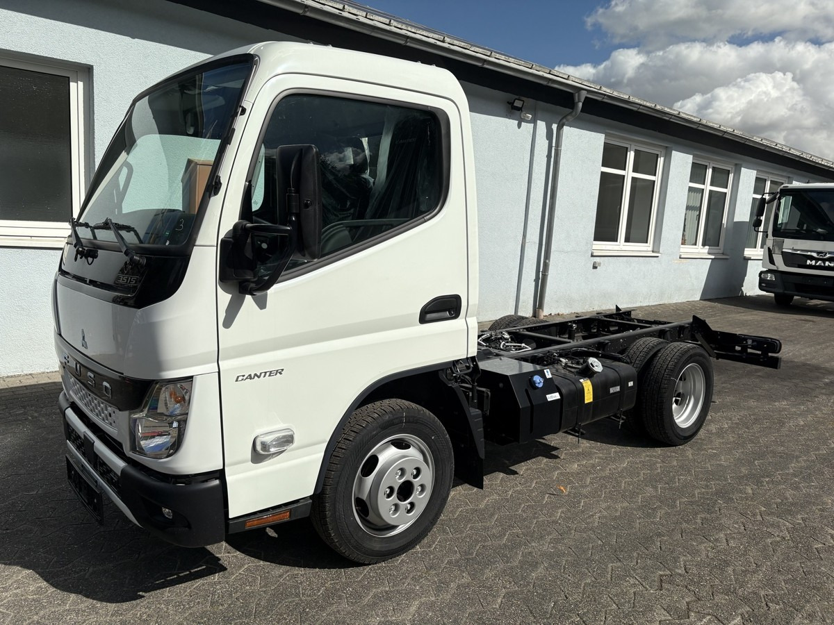 FUSO 3S15 Fahrgestell 2500 Nebenantrieb - Şasi kamyon: fotoğraf 1 FUSO 3S15 Fahrgestell 2500 Nebenantrieb - Şasi kamyon: fotoğraf 1