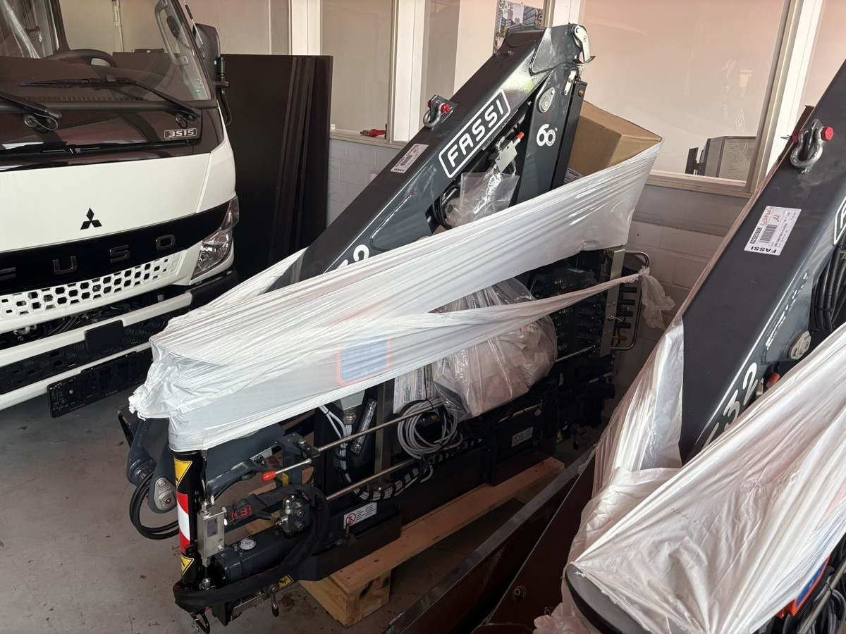 Ladekran Fassi F32A.023 Funk! NEU sofort verfügb - Araç üstü vinç: fotoğraf 1 Ladekran Fassi F32A.023 Funk! NEU sofort verfügb - Araç üstü vinç: fotoğraf 1