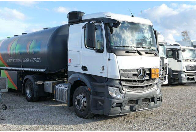Mercedes-Benz 1846 Actros 4x2, Hydr., ADR, Leicht, Klima, Navi - Çekici: fotoğraf 4 Mercedes-Benz 1846 Actros 4x2, Hydr., ADR, Leicht, Klima, Navi - Çekici: fotoğraf 4