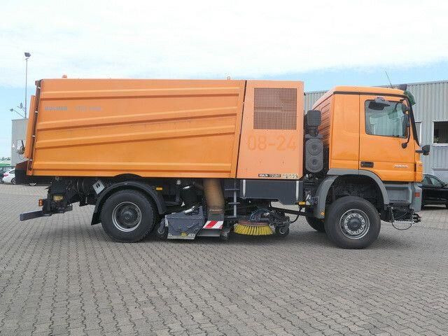 Mercedes-Benz 2032 A Actros 4x4, Bucher STKF 9500, Airport, AC - Yol süpürme aracı: fotoğraf 2 Mercedes-Benz 2032 A Actros 4x4, Bucher STKF 9500, Airport, AC - Yol süpürme aracı: fotoğraf 2