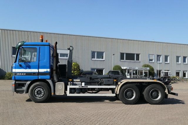 Mercedes-Benz 3343 Actros 6x4, Multilift LHS26056, Klima, AHK - Kancalı yükleyici kamyon: fotoğraf 4 Mercedes-Benz 3343 Actros 6x4, Multilift LHS26056, Klima, AHK - Kancalı yükleyici kamyon: fotoğraf 4