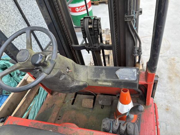 Chariot à mât rétractable LINDE E-15 - Elektrikli forklift: fotoğraf 3 Chariot à mât rétractable LINDE E-15 - Elektrikli forklift: fotoğraf 3
