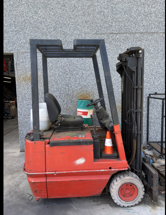 Chariot à mât rétractable LINDE E-15 - Elektrikli forklift: fotoğraf 1 Chariot à mât rétractable LINDE E-15 - Elektrikli forklift: fotoğraf 1
