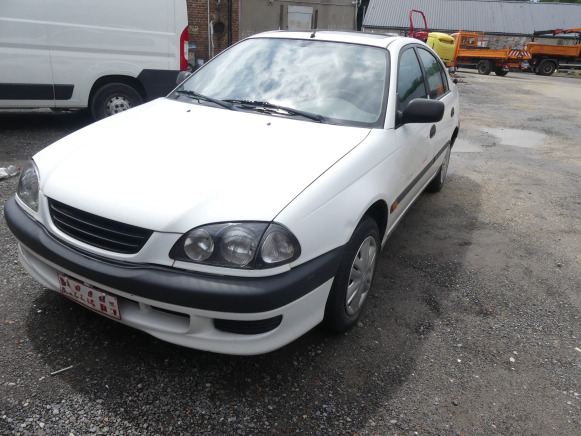 REF:DBB024 - Voiture Toyota Avensis (1998-172.549 km) - Binek araba: fotoğraf 1 REF:DBB024 - Voiture Toyota Avensis (1998-172.549 km) - Binek araba: fotoğraf 1