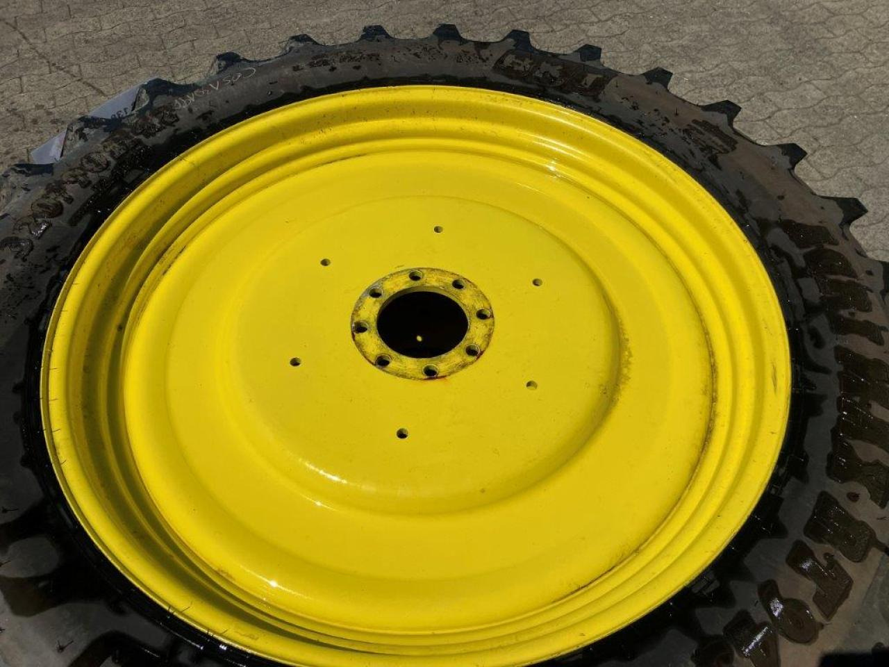 BKT 320/90R42 - Lastik - Tarım araçları: fotoğraf 4 BKT 320/90R42 - Lastik - Tarım araçları: fotoğraf 4
