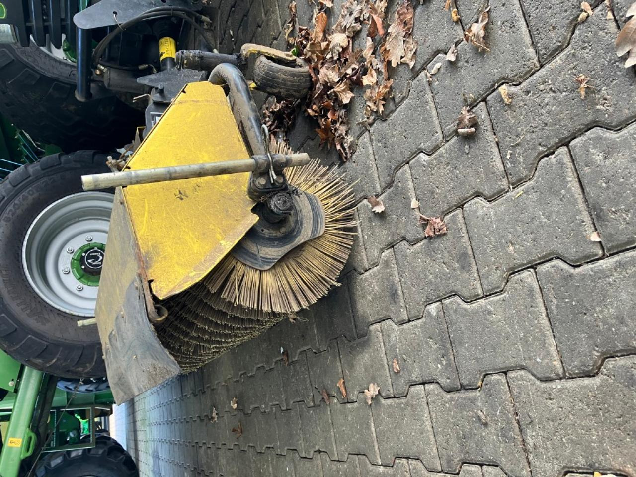 John Deere 52 inch Broom - Yol süpürme fırça: fotoğraf 1 John Deere 52 inch Broom - Yol süpürme fırça: fotoğraf 1