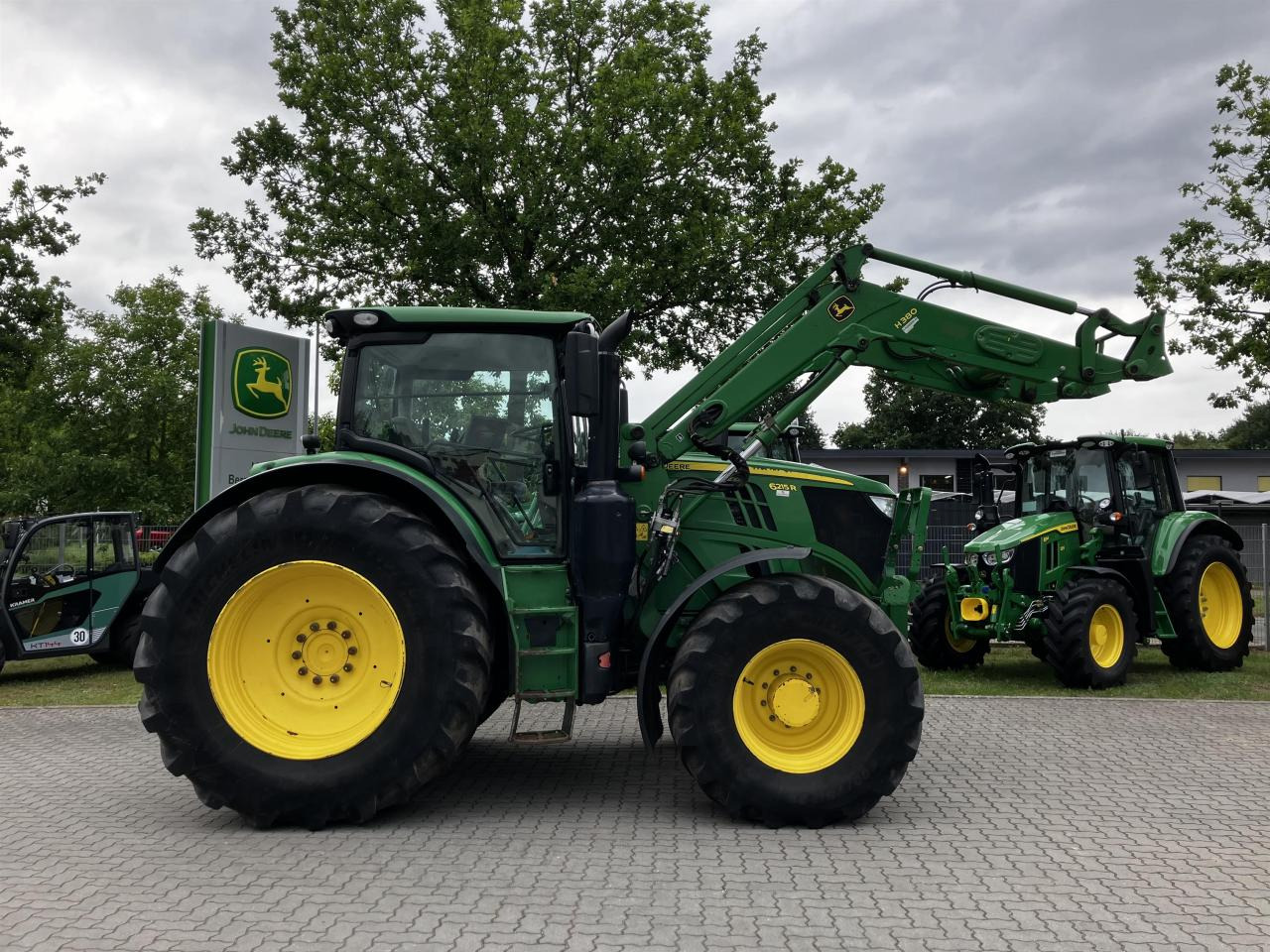 John Deere 6215R - Traktör: fotoğraf 2 John Deere 6215R - Traktör: fotoğraf 2
