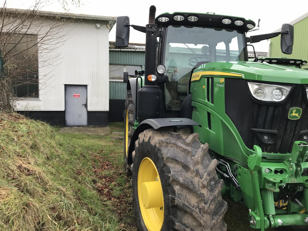 John Deere 6R 175 - Traktör: fotoğraf 2 John Deere 6R 175 - Traktör: fotoğraf 2