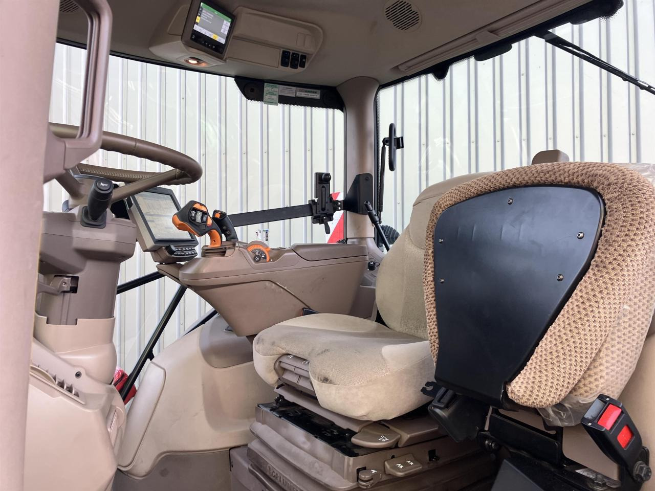 John Deere 6R 215 - Traktör: fotoğraf 5 John Deere 6R 215 - Traktör: fotoğraf 5