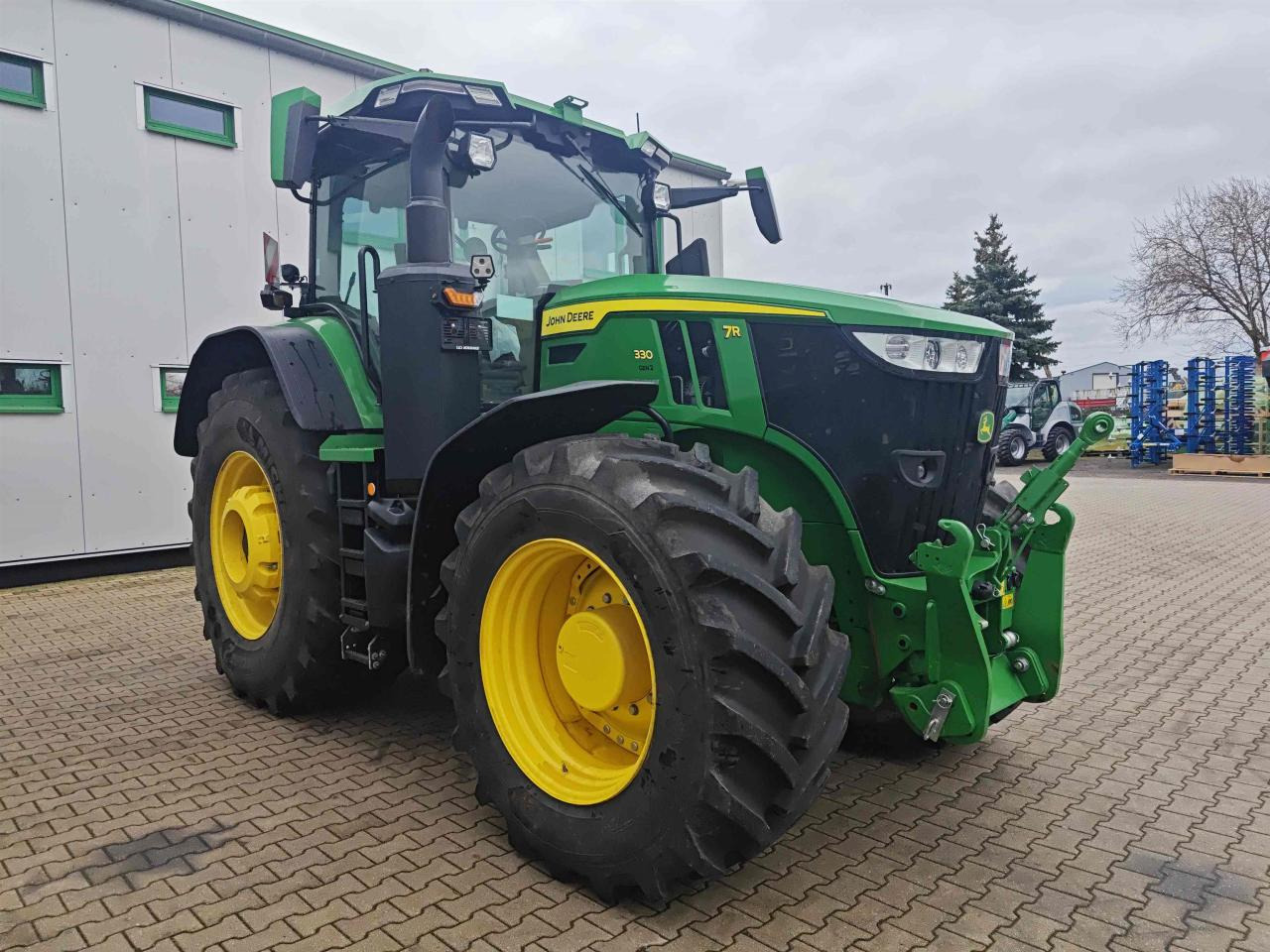 John Deere 7R 330 - Traktör: fotoğraf 1 John Deere 7R 330 - Traktör: fotoğraf 1