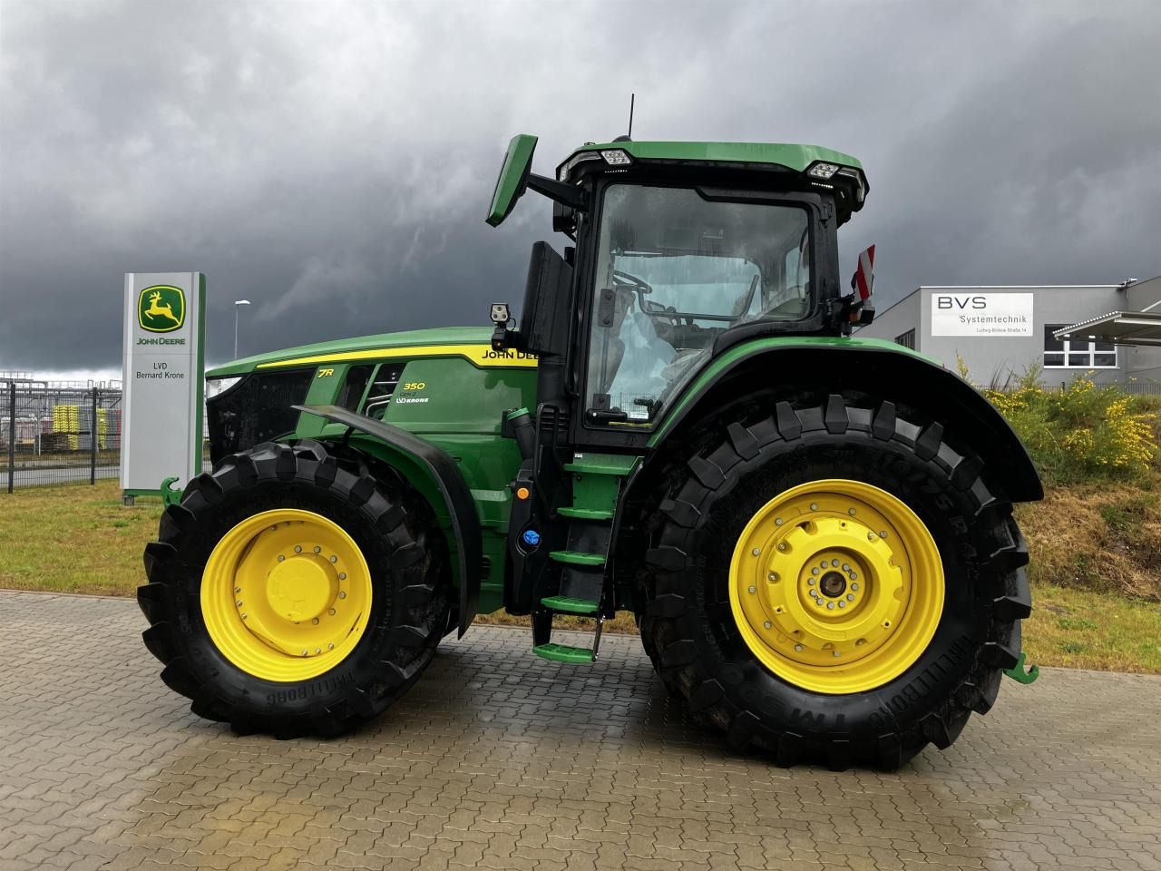 John Deere 7R 350 - Traktör: fotoğraf 1 John Deere 7R 350 - Traktör: fotoğraf 1